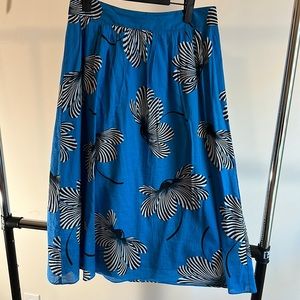 Women’s skirt. Blue. Ann Taylor. Like new. Zipper. Size 6. A-lime. Lightweight